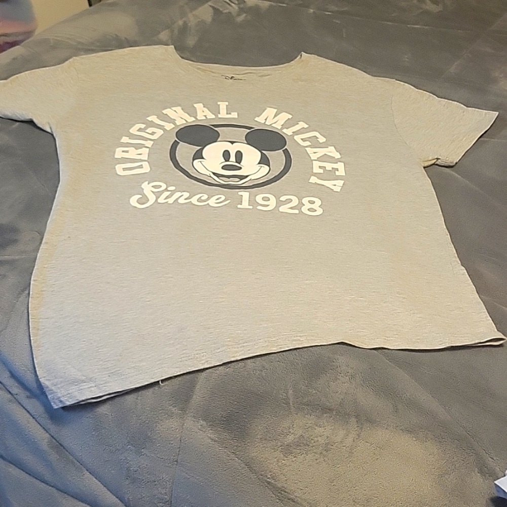 Disney Mickey Round Neck Tee size M